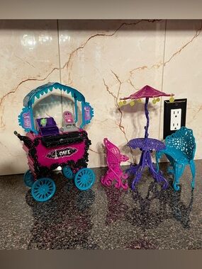 Monster High Scaris City of Frights Coffin Cafe Playset - G1 Mattel